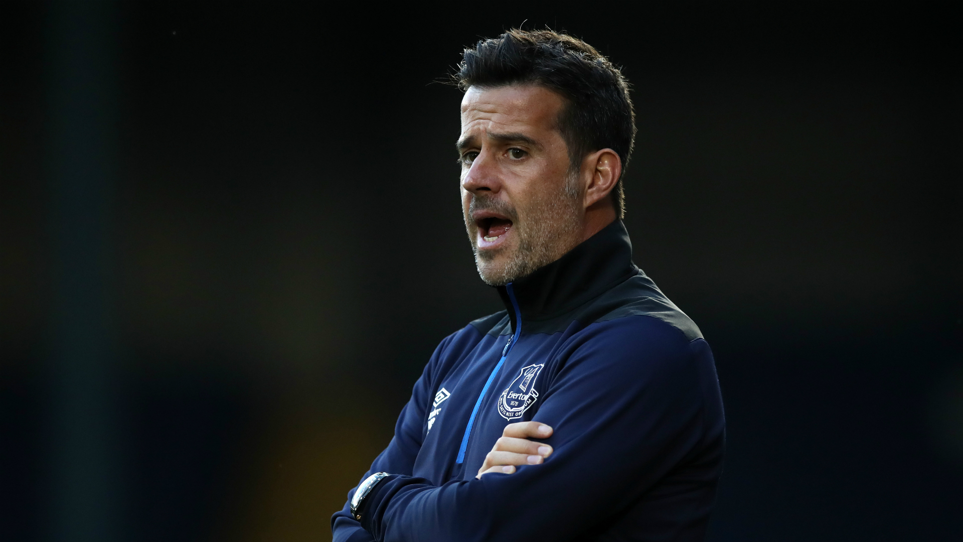 迅速做出反 迅速做出反