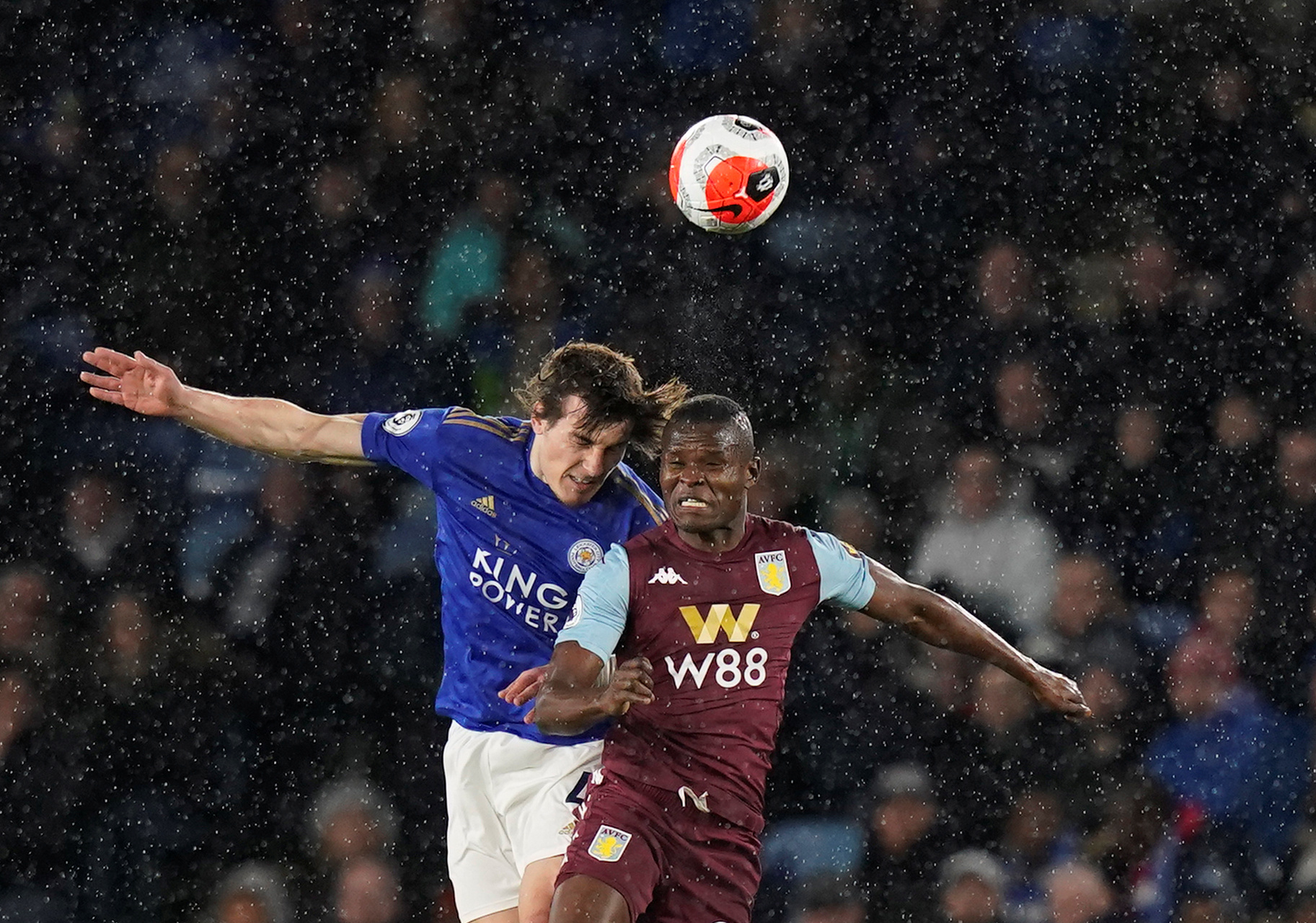 她以穩定且 她以穩定且